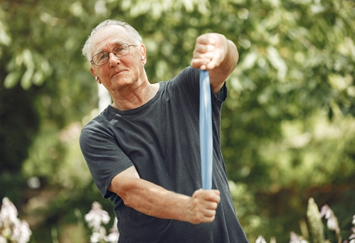 En Clínica Osten somos conscientes de las complicaciones físicas que trae la tercera edad, por ello os dejamos algunos consejos y ejercicios para que mantengas tu mejor nivel de vida.