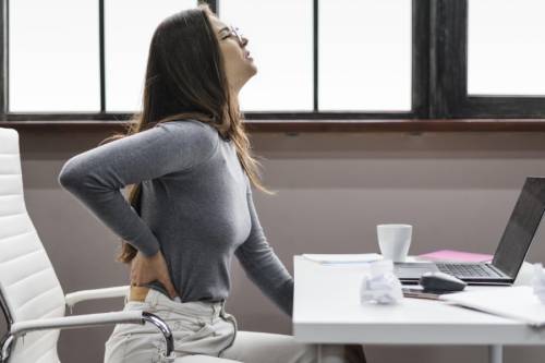 Teletrabajo y salud: Mantener una postura ergonómica para prevenir lesiones y dolores