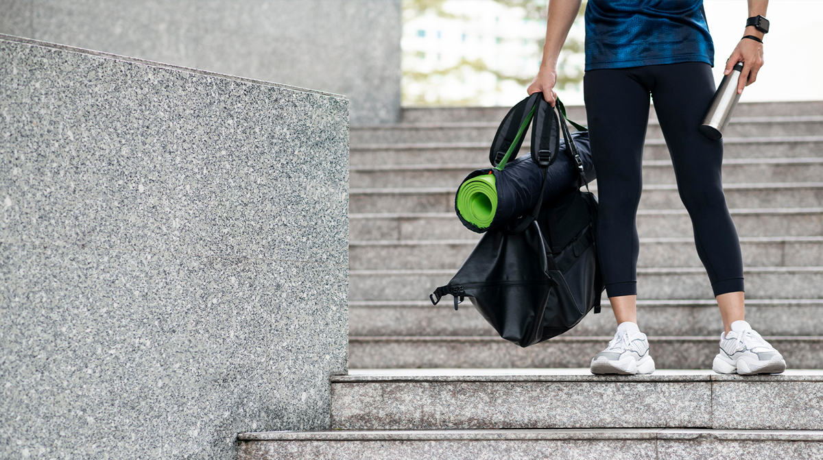 Descubre cómo retomar el deporte después del verano de forma progresiva, qué errores evitar y cuándo acudir a un especialista si aparecen molestias.