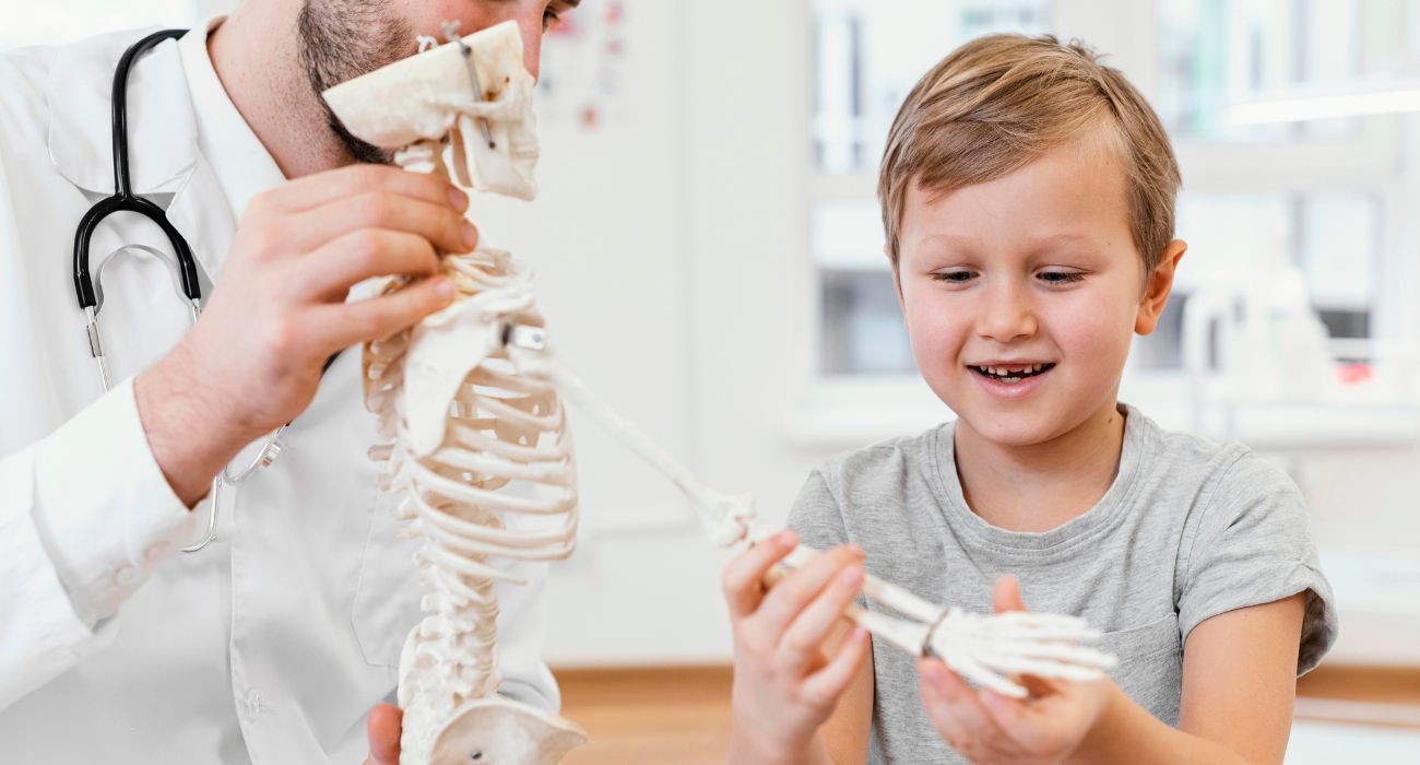 ¿Tu hijo necesita atención ortopédica? Descubre la nueva Unidad de Ortopedia Infantil en Clínica Osten, con un enfoque integral y especializado.