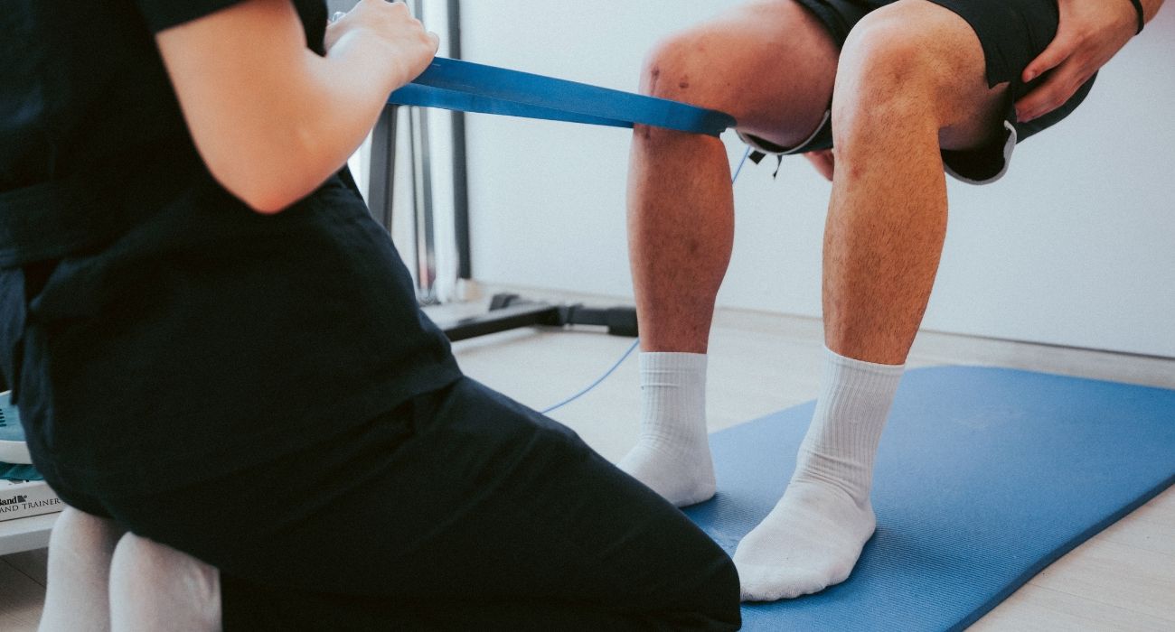 ¿Te has operado de rodilla, hombro o cadera? La fisioterapia postoperatoria es clave para una recuperación completa. Te contamos cómo te ayuda paso a paso