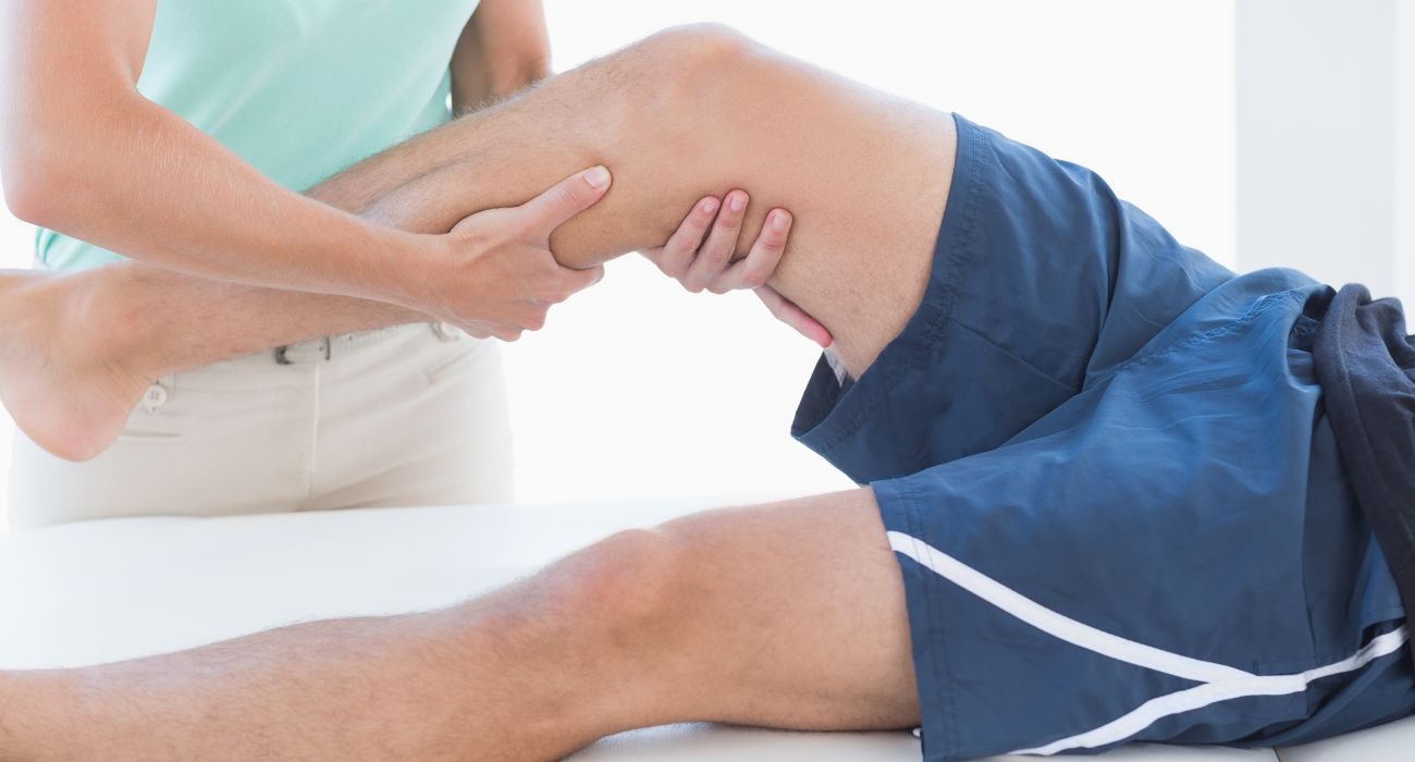 Descubre los ejercicios de fisioterapia clave para recuperar una rotura de isquiotibiales y prevenir recaídas con Clínica Osten.