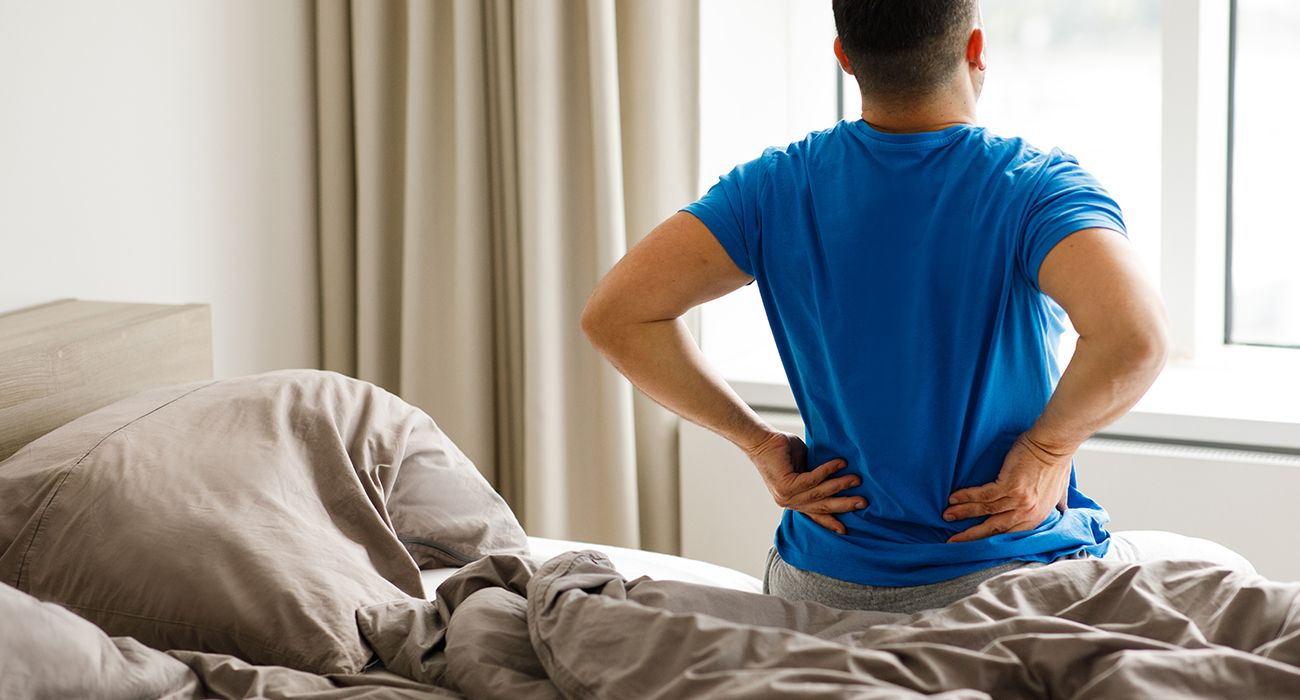 El reposo prolongado no siempre es la solución para el dolor lumbar. Aprende por qué y qué alternativas pueden ayudarte a mejorar